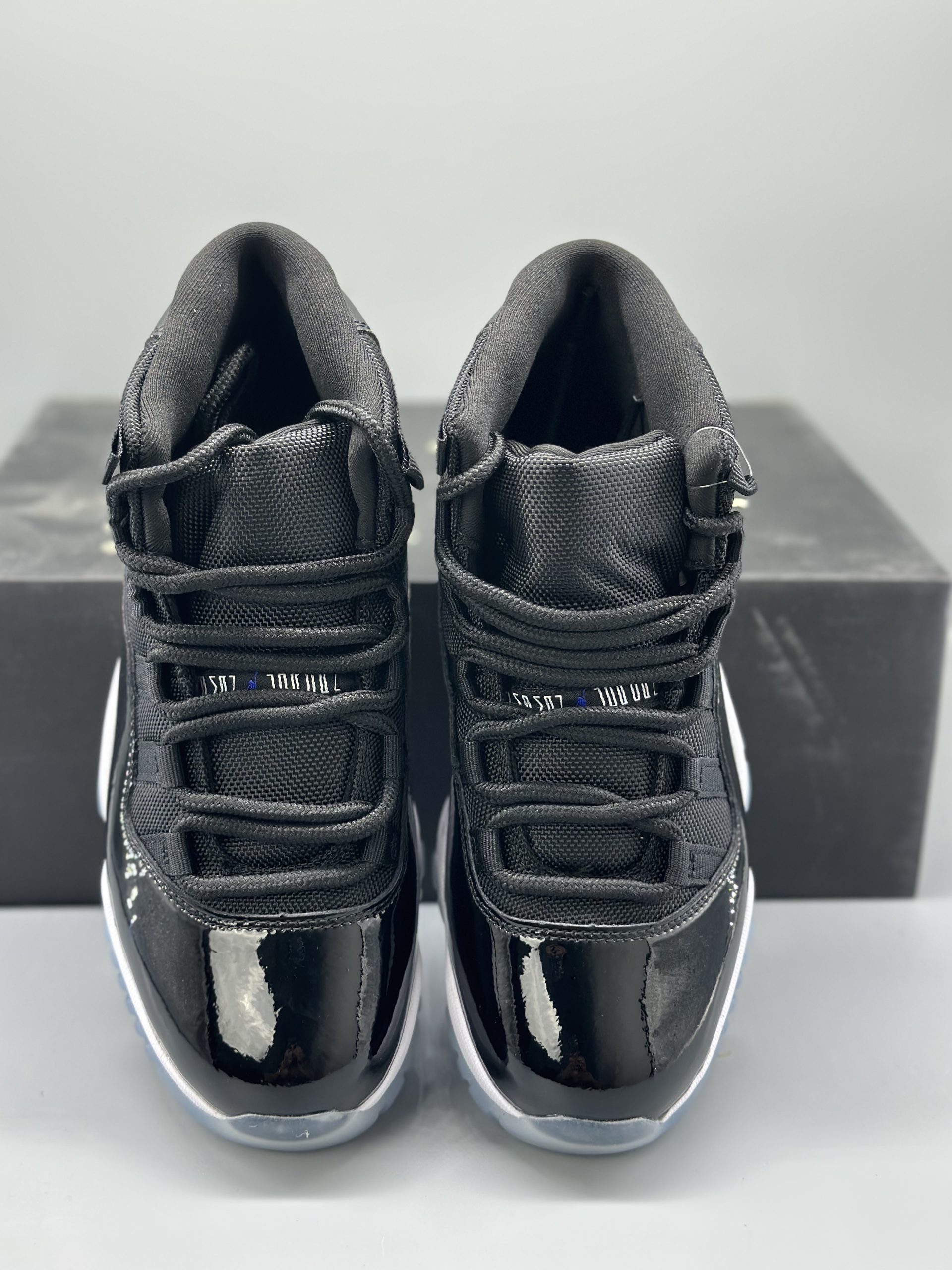 Jordan 11 Retro Space Jam (2016)