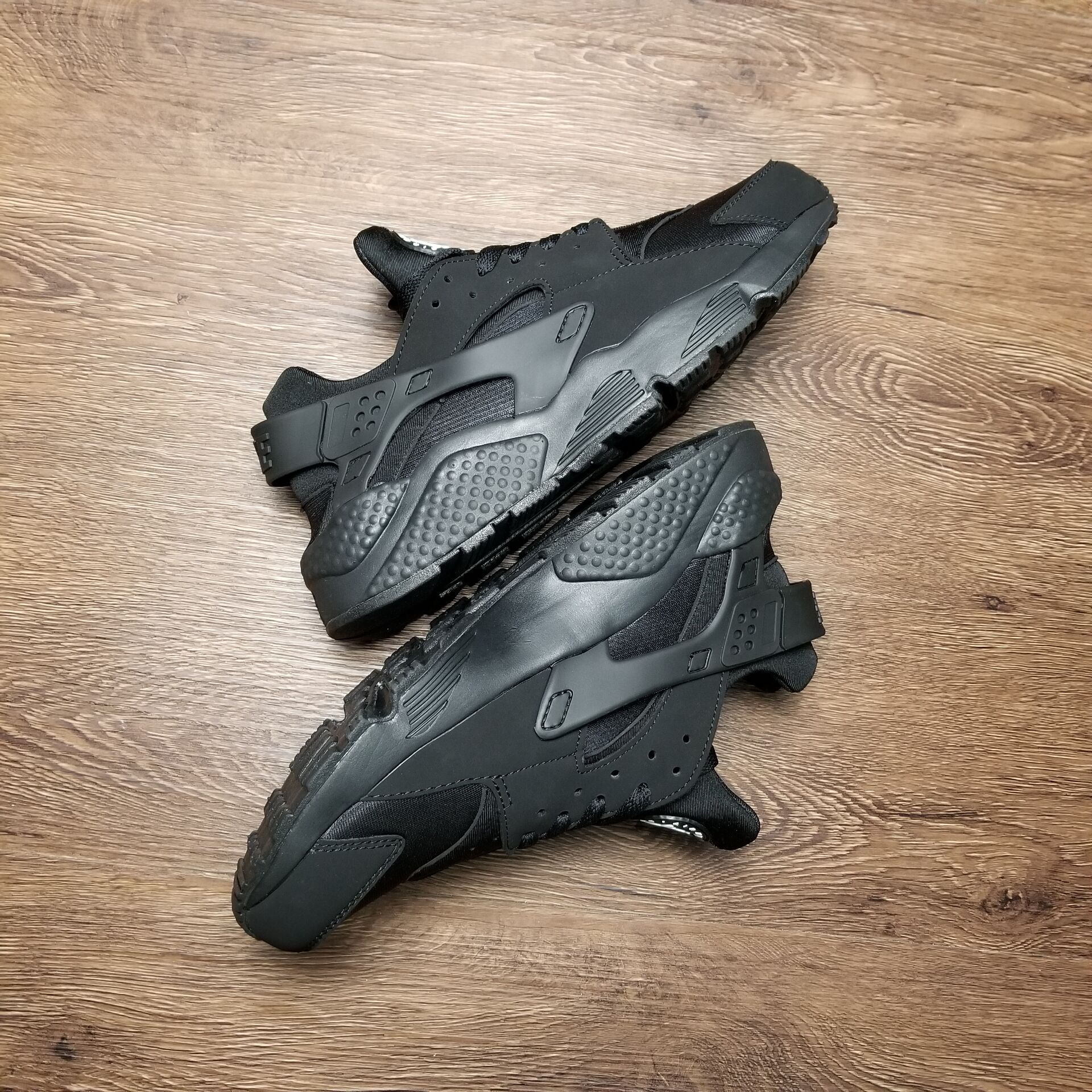 Nike Air Huarache Black White