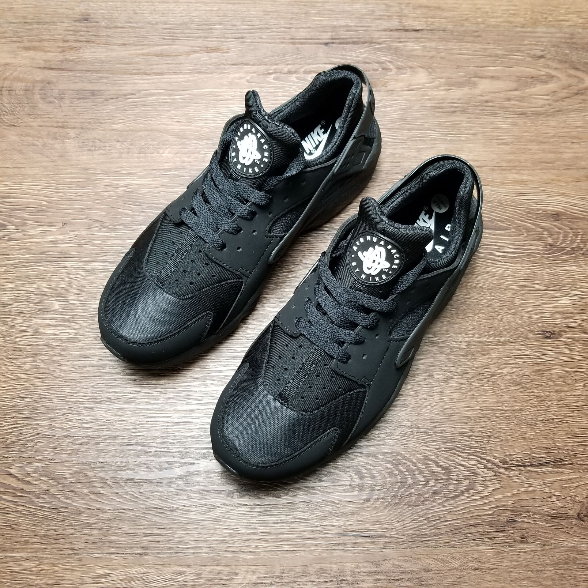 Nike Air Huarache Black White