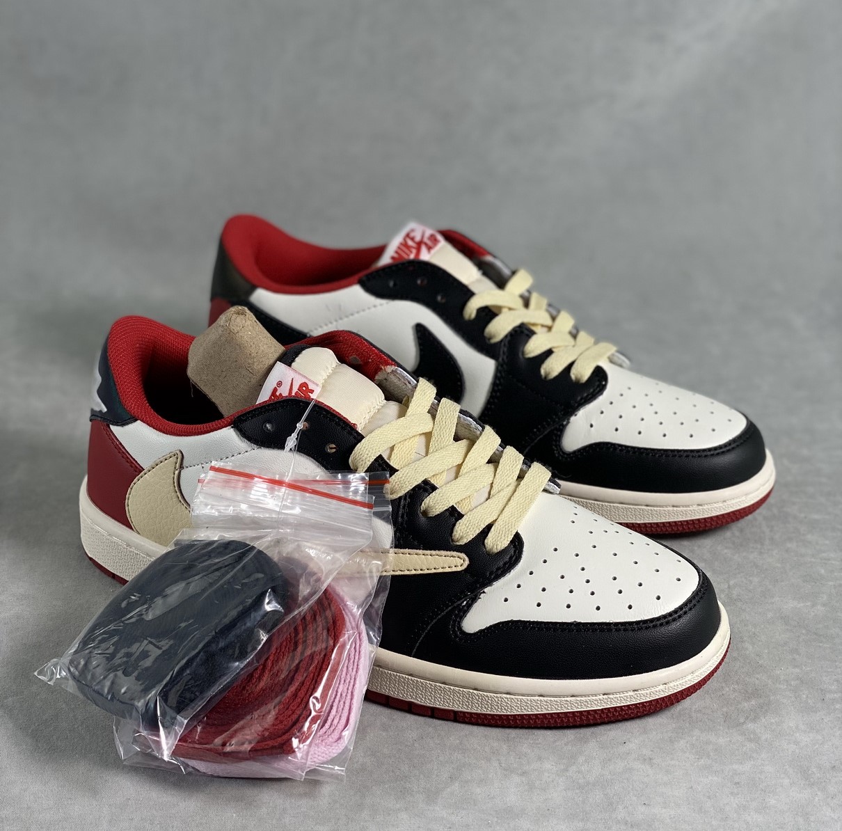 Jordan 1 Retro Low Fragment x Travis Scott x White Black University Red